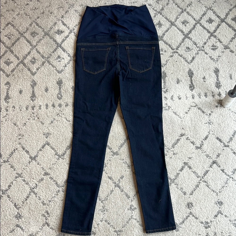 Ingrid & Isabel Maternity Skinny Jeans ft. Crossover Panel - Picture 4 of 6